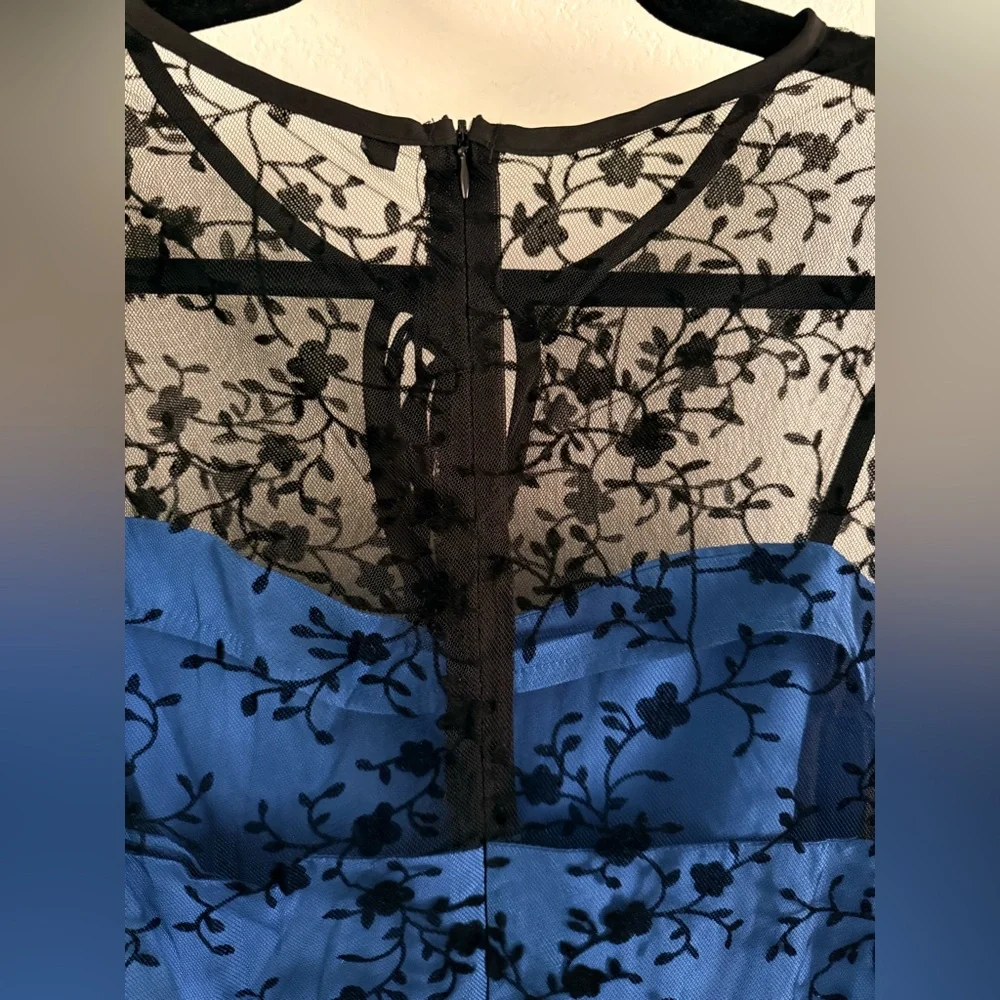 NWOT Chic Blue and Black Lace Dress - Picture 5 of 6
